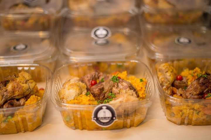 Individual Delicidad meals packed for convenient service
